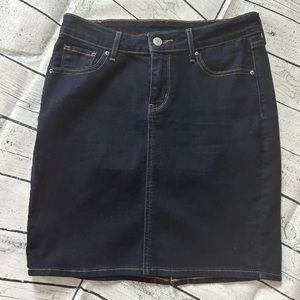 Levi’s Dark Denim Skirt Size 26